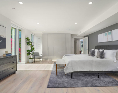 8210 Fountain Avenue - Photo Thumbnail 11