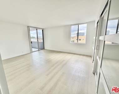 468 S Roxbury Drive - Photo Thumbnail 14