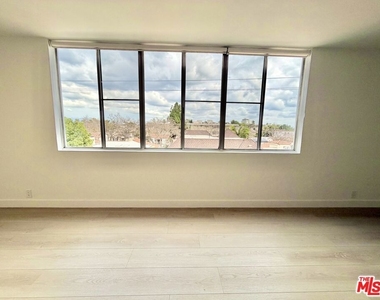 468 S Roxbury Drive - Photo Thumbnail 9