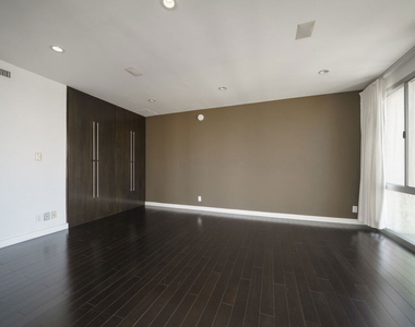 800 W 1st Street - Photo Thumbnail 12
