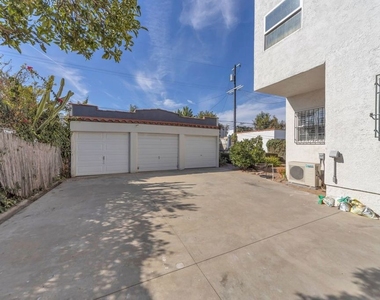 1249 S Tremaine Avenue - Photo Thumbnail 32