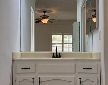 1249 S Tremaine Avenue - Photo Thumbnail 27
