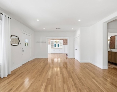 137 E Avenue 43 - Photo Thumbnail 9