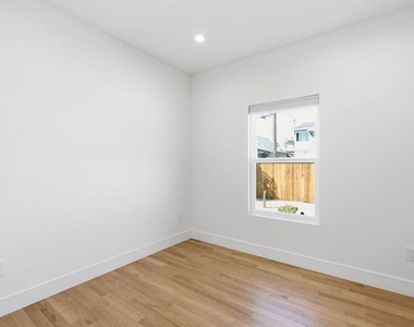 137 E Avenue 43 - Photo Thumbnail 17