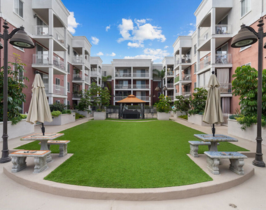 3740 Santa Rosalia Drive - Photo Thumbnail 16