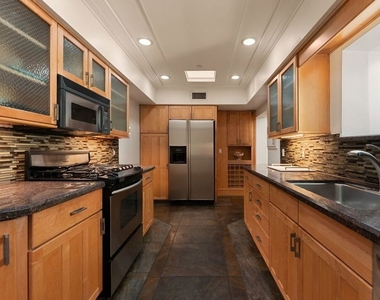 7770 Firenze Avenue - Photo Thumbnail 9