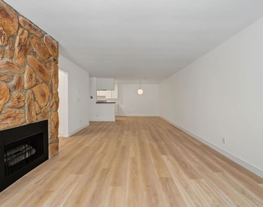 16169 W Sunset Boulevard - Photo Thumbnail 12