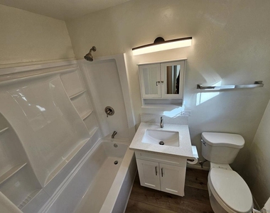 520 Glover Ave - Photo Thumbnail 2