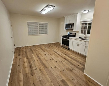520 Glover Ave - Photo Thumbnail 3