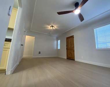 520 Glover Ave - Photo Thumbnail 4