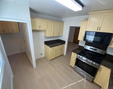 520 Glover Ave - Photo Thumbnail 7