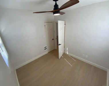 520 Glover Ave - Photo Thumbnail 12