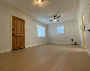 520 Glover Ave - Photo Thumbnail 8