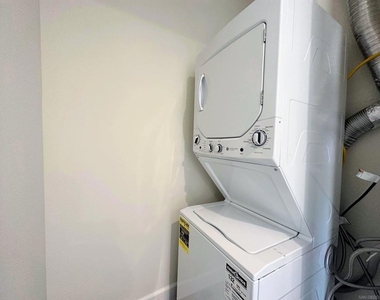 426 Sloane Ave - Photo Thumbnail 12
