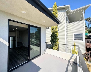 426 Sloane Ave - Photo Thumbnail 3
