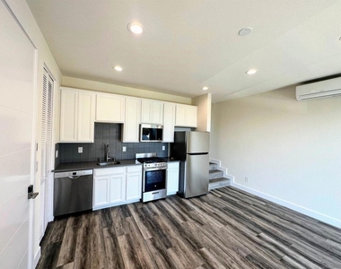 426 Sloane Ave - Photo Thumbnail 9