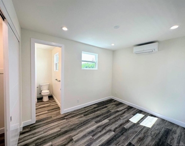 426 Sloane Ave - Photo Thumbnail 14