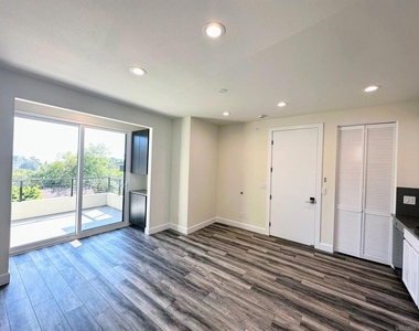 426 Sloane Ave - Photo Thumbnail 7