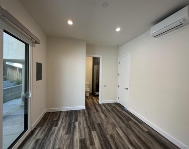 426 Sloane Ave - Photo Thumbnail 11