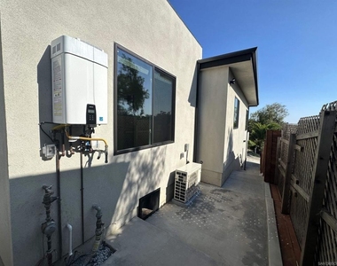 426 Sloane Ave - Photo Thumbnail 18