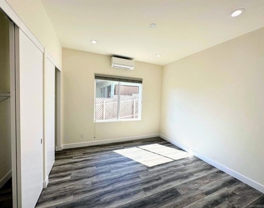 426 Sloane Ave - Photo Thumbnail 16