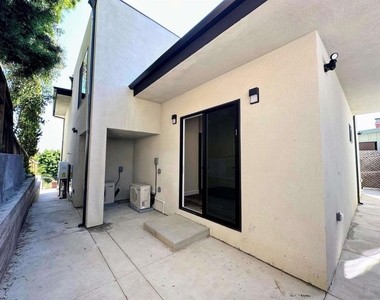 426 Sloane Ave - Photo Thumbnail 12