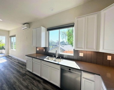 426 Sloane Ave - Photo Thumbnail 8