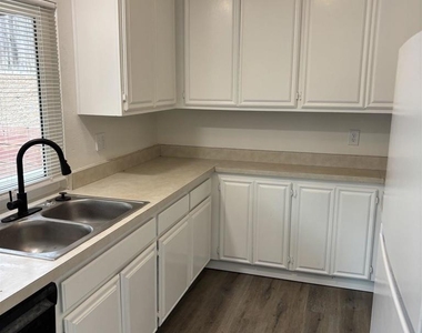 11385 Almazon St - Photo Thumbnail 14