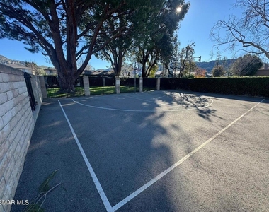 2075 Avenida Vista Del Monte - Photo Thumbnail 9
