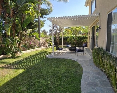 2792 Sandhurst Avenue - Photo Thumbnail 5