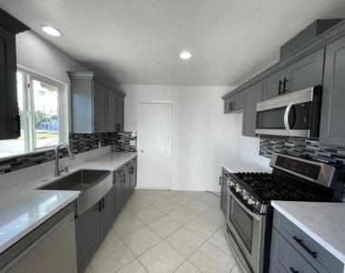 74110 Erin Street - Photo Thumbnail 2
