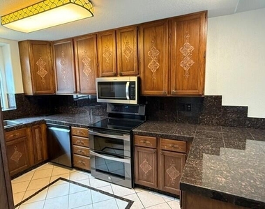 54420 Eisenhower Drive - Photo Thumbnail 9