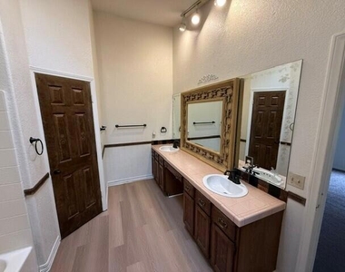 54420 Eisenhower Drive - Photo Thumbnail 13