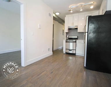 364 Bainbridge Street - Photo Thumbnail 2