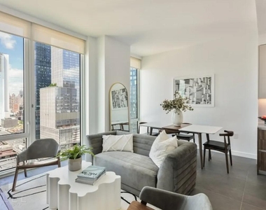 West 30th Street - Photo Thumbnail 3