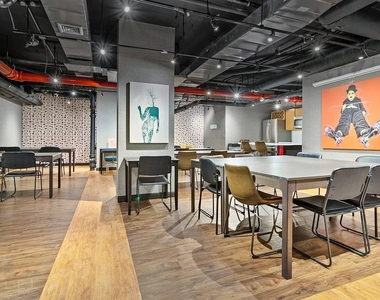 Queens Blvd - Photo Thumbnail 5