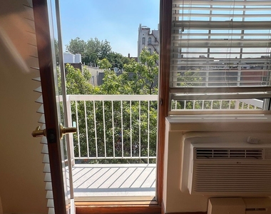 47th Street - Photo Thumbnail 7
