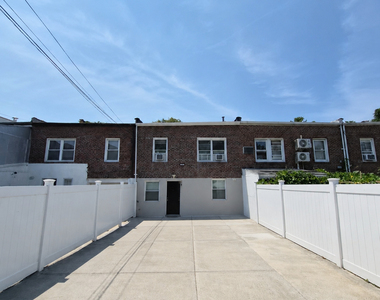82nd Street - Photo Thumbnail 7
