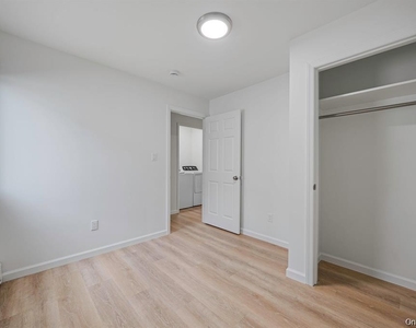 54 Evergreen - Photo Thumbnail 8