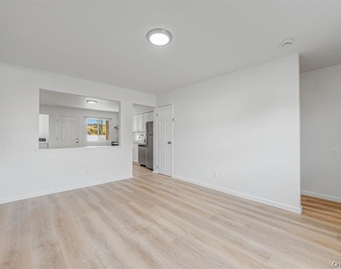 54 Evergreen - Photo Thumbnail 2