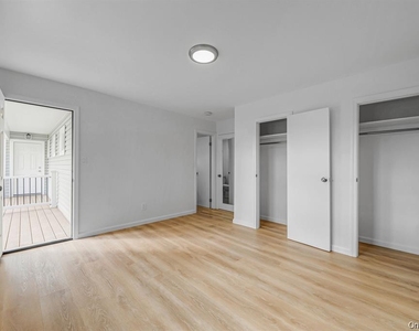 54 Evergreen - Photo Thumbnail 4