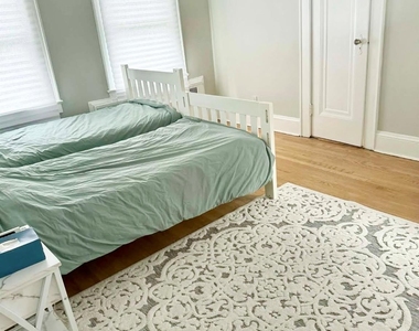322 Westwood Road - Photo Thumbnail 5