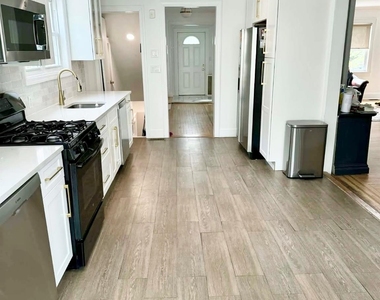 322 Westwood Road - Photo Thumbnail 3