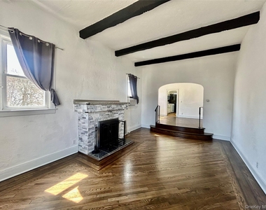 105 Mitchell Avenue - Photo Thumbnail 4