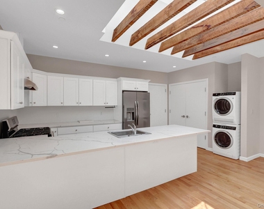 136 Rockaway Avenue - Photo Thumbnail 8
