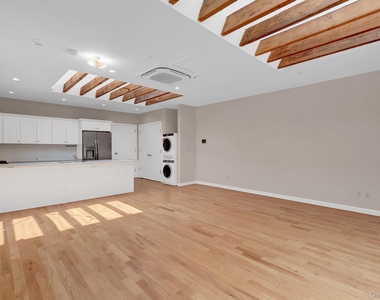 136 Rockaway Avenue - Photo Thumbnail 3