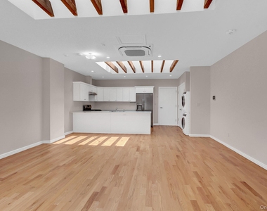 136 Rockaway Avenue - Photo Thumbnail 4