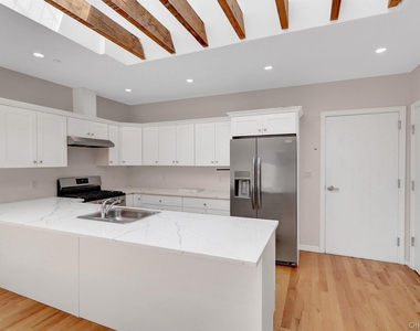 136 Rockaway Avenue - Photo Thumbnail 5