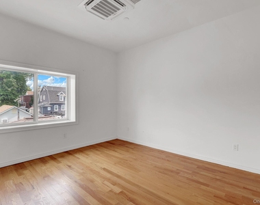 136 Rockaway Avenue - Photo Thumbnail 13