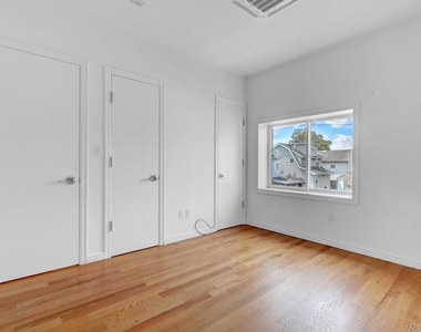 136 Rockaway Avenue - Photo Thumbnail 12